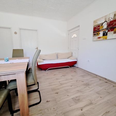 Apartmani Postonjski 普利拉卡 外观 照片