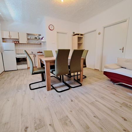 Apartmani Postonjski 普利拉卡 外观 照片