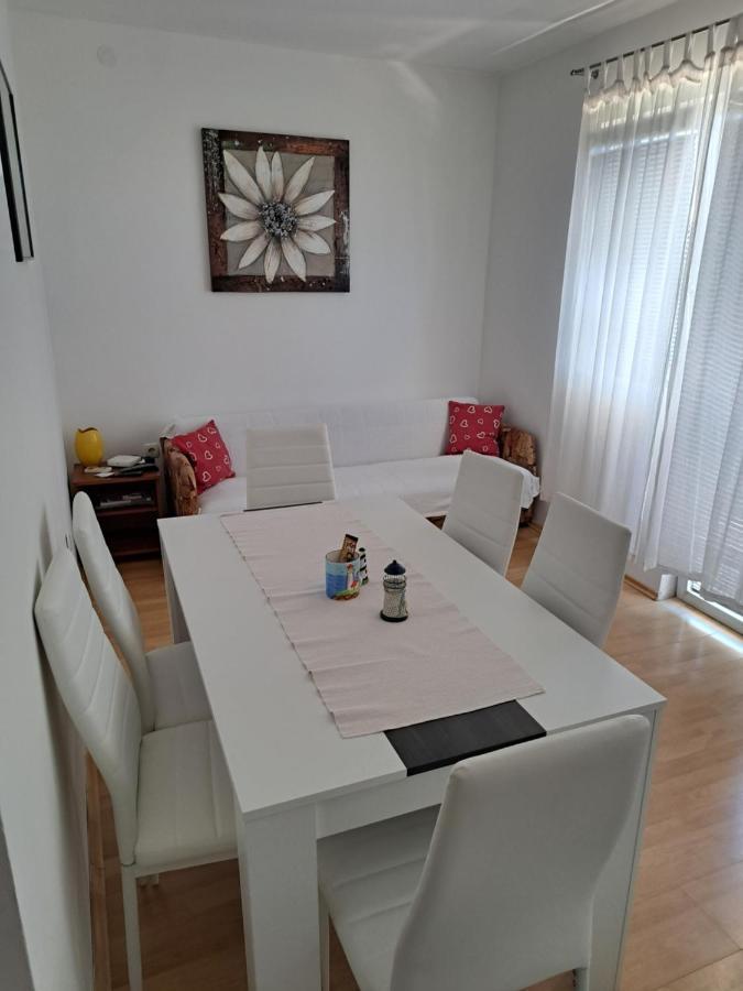 Apartmani Postonjski 普利拉卡 外观 照片
