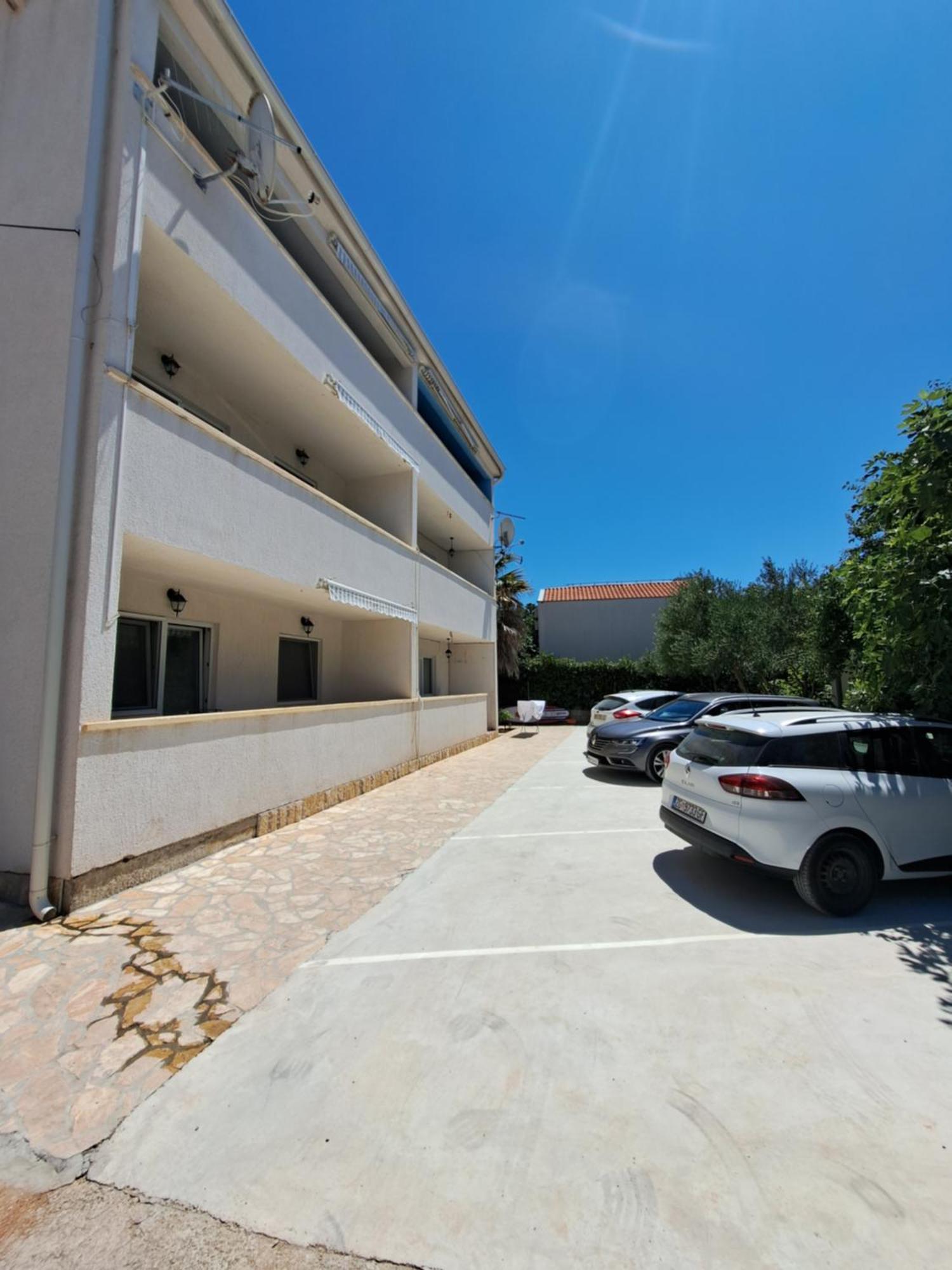 Apartmani Postonjski 普利拉卡 外观 照片
